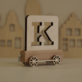 K | Houten lettertrein