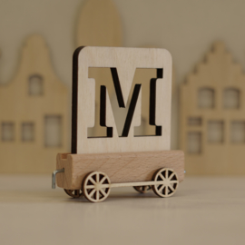 M | Houten lettertrein