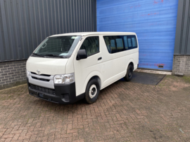 Toyota Hiace Glass Van 2.5D Standard Roof M/T