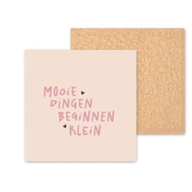 Kleurrijk tegeltje | Mooie dingen beginnen klein | Beige | 11 CM