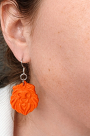 2 Love It Lion Clay - oorbellen - zilver met oranje leeuwenkopjes