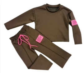 Label set brown