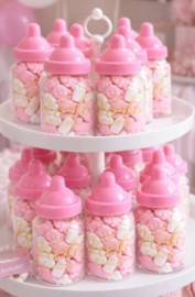 babyflesje gevuld met baby schuimpjes