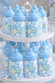 babyflesje gevuld met baby schuimpjes