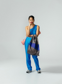 SUSAN BIJL_The New Shopping Bag Warm Grey & Electric Blue Large