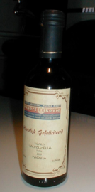 klein wijnflesje Merlot met Logo