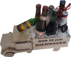 Bierwagen gevuld met divers bier en bierartikel