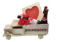 Bierwagen gevuld met divers bier en etiket met Felicitatie
