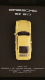 Porsche 911 2.0 Coupe Beige 3D Framed in schaduwbox - schaal 1:37