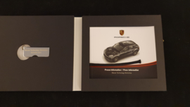 Porsche Macan Technology Workshop - Press information set with USB stick