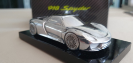 Porsche 918 Spyder op sokkel - Lancering Augustus 2013