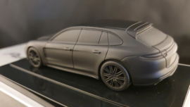 Porsche Panamera GII Turbo - Presse Papier sur piédestal - Porsche musée