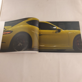 Porsche 718 Cayman GT4 Hardcover Brochure 2020 - DE