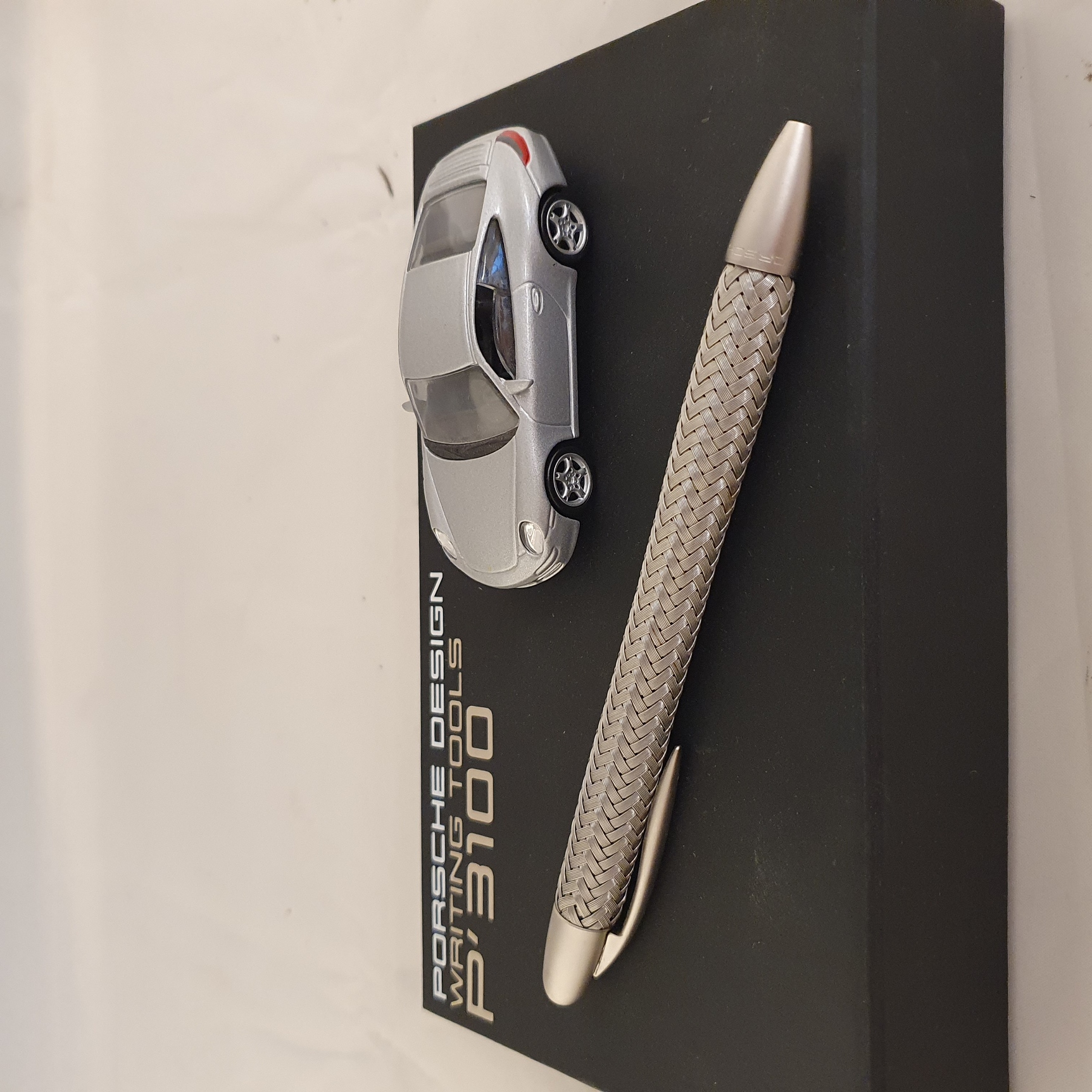 Stylo à bille Porsche Design P'3100 Tecflex avec modèle réduit de voiture