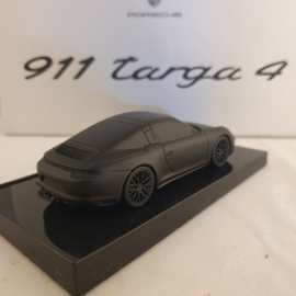 Porsche 911 991 Targa 4 - Paperweight on pedestal