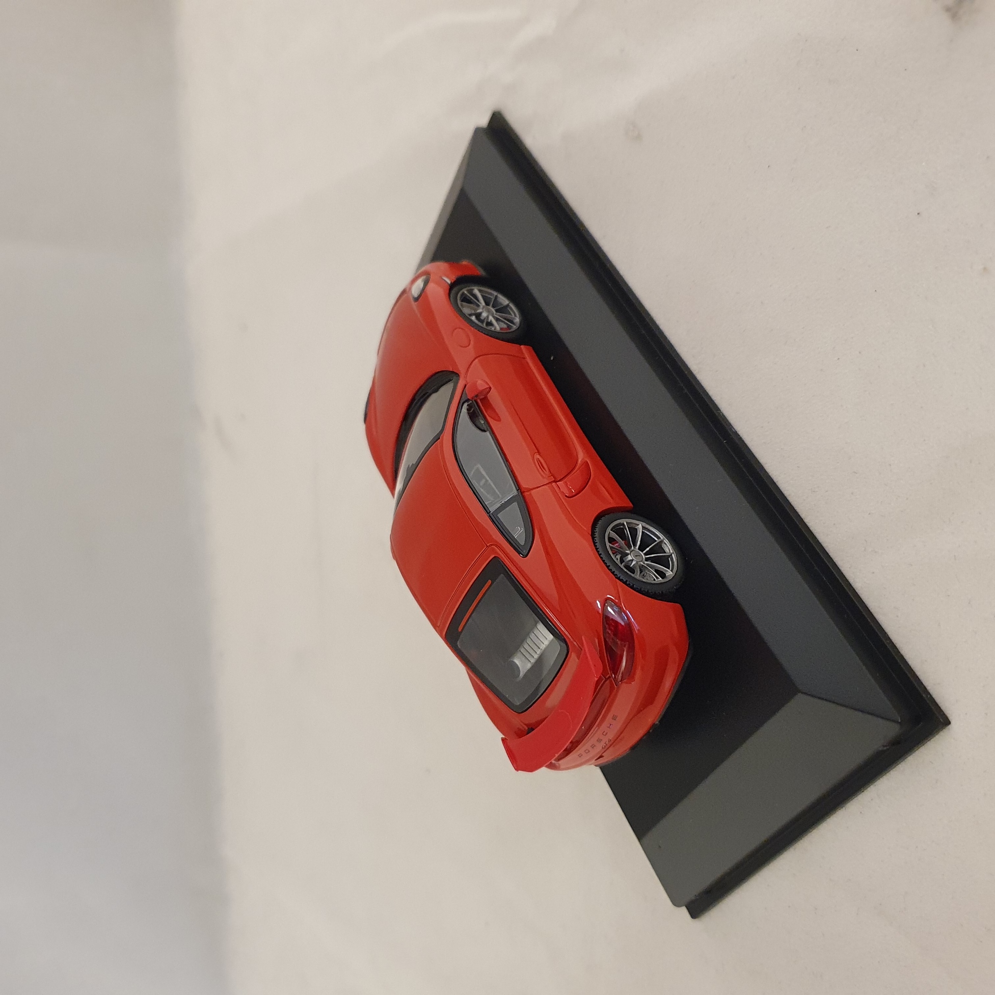 Porsche Cayman GT4 Guards Red Minichamps - CA04316069
