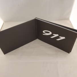 Porsche 911 991 hardcover brochure 2012 DE - Die neuen 911 Carrera 4 Modelle