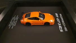 Porsche 911 997 GT3 RS Oranje 3D Framed in schaduwbox - schaal 1:37