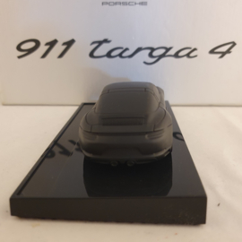 Porsche 911 991 Targa 4 - Paperweight on pedestal