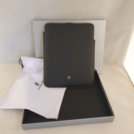 Porsche hoes voor iPad  - zwart met rode stiksels