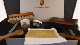 Porsche Panamera promotion sur ses débuts en 2009 - Ensemble de cirage de chaussures