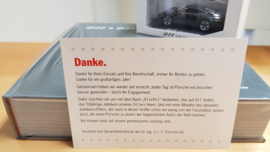 Porsche 911 x 911 Livre anniversaire 2015 avec modèle et carte de remerciement - édition Mitarbeiter