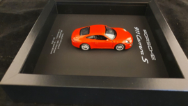 Porsche 911 991 Carrera S Rouge 3D Encadrée dans une boîte d’ombre - échelle 1:37