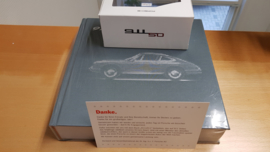 Porsche 911 x 911 jubileum boek 2015 met model en bedankkaart - Mitarbeiter editie