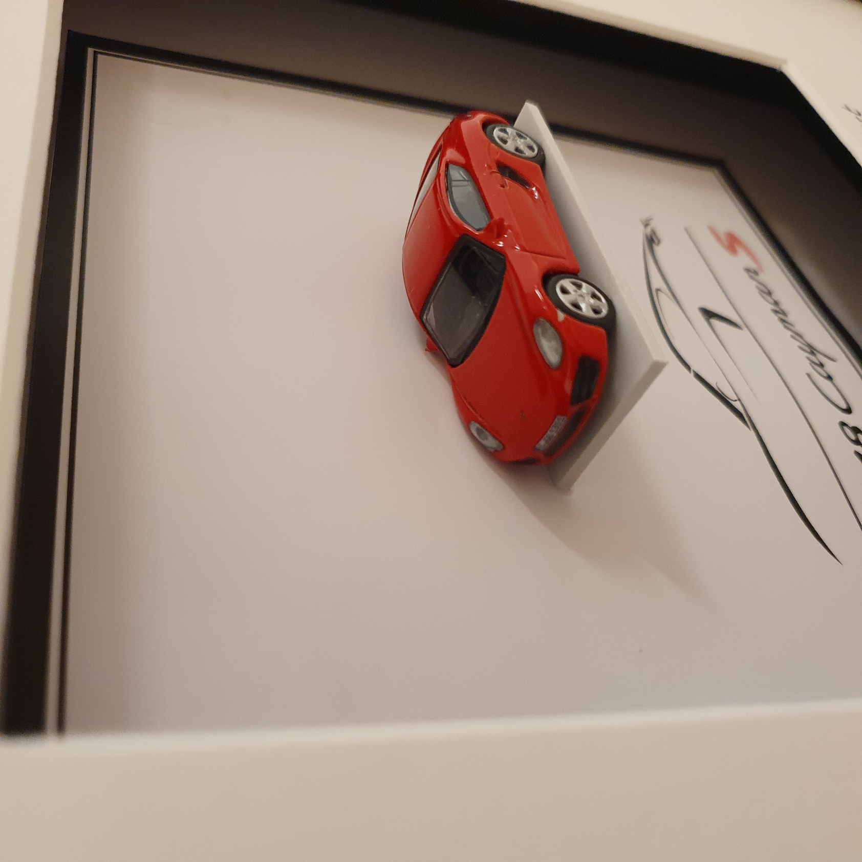 Porsche 718 Cayman S rood in kaderbox - schaal 1:87