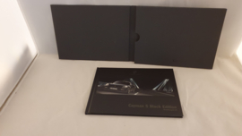 Porsche 718 Cayman S Black Edition - Brochure en coffret collector