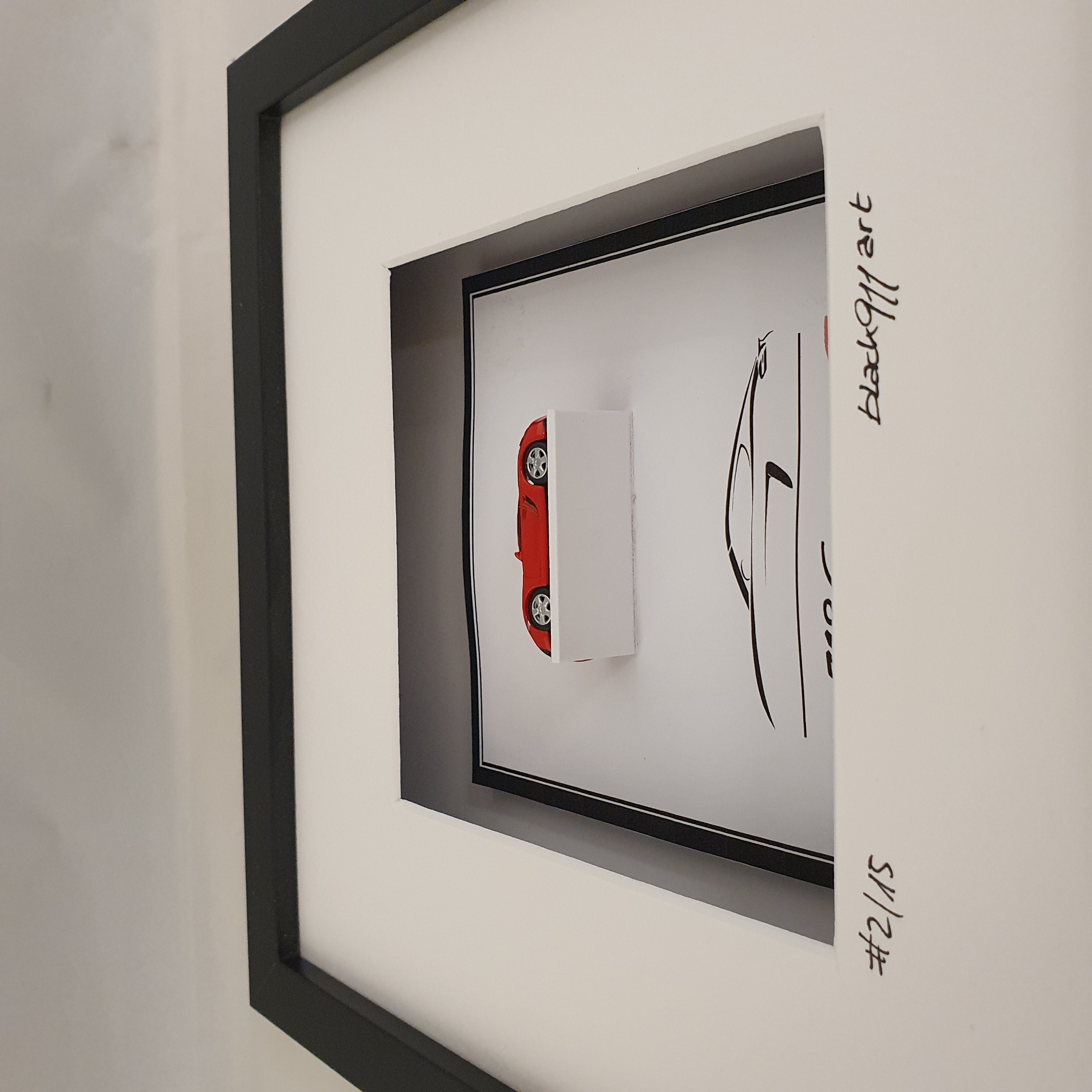 Porsche 718 Cayman S rood in kaderbox - schaal 1:87