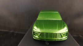 Porsche Macan Turbo 2020  Mambagreen metallic - Paperweight