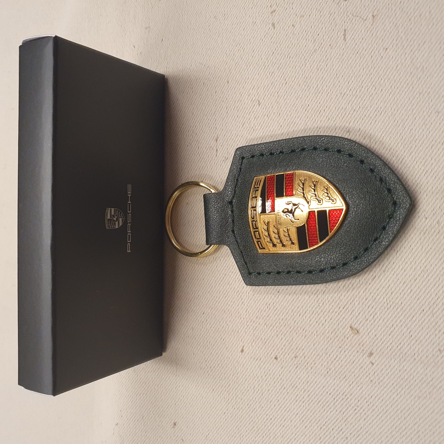 Keychain with Porsche emblem - Oak Green WAP0503550RWSA