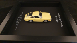 Porsche 911 2.0 Coupe Beige 3D Framed in schaduwbox - schaal 1:37