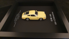 Porsche 911 2.0 Coupé Beige 3D Encadré dans une boîte d’ombre - échelle 1:37
