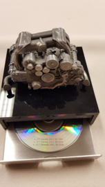 Porsche 911 Carrera S motorblok sculpture met sound cd