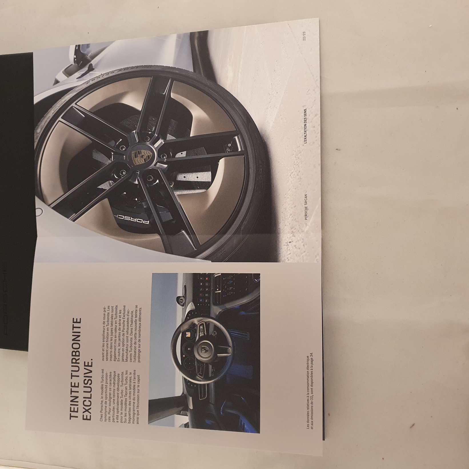 Porsche Taycan 2024 Lookbook Broschüre - WMAT24000130