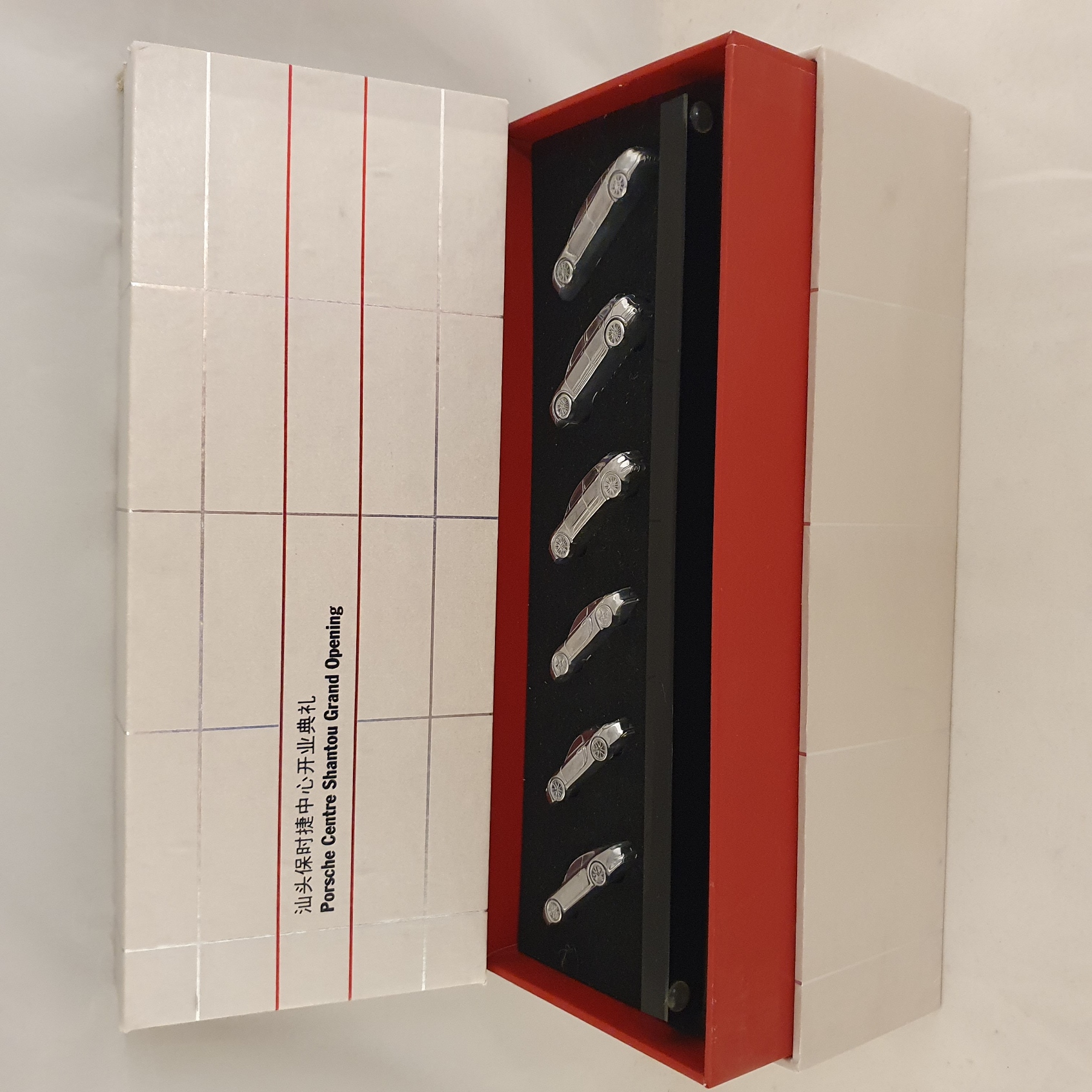 Inauguration du Centre Porsche de Shantou 2015 - Souvenirs en papier