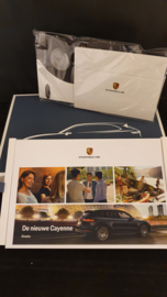 Porsche Cayenne brochure 2017 - NL - With VR glasses