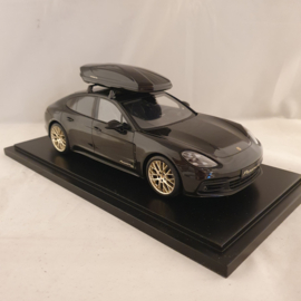 Porsche Panamera 10 Years Edition 2019 1:18 - Spark - WAXL2100006