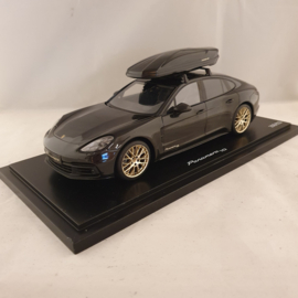 Porsche Panamera 10 Years Edition 2019 1:18 - Spark - WAXL2100006