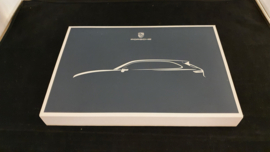 Porsche Cayenne brochure 2017 - NL - Met VR bril