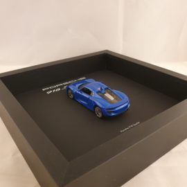 Porsche 918 Spyder blauw 3D Framed in schaduwbox - schaal 1:37