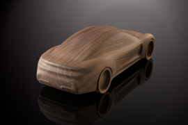 Porsche Taycan - artistieke houten sculptuur