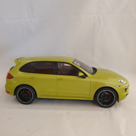 Porsche Cayenne GTS 2013 Peridot green 1/18 GT-Spirit  GT020A