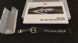 Porsche 911 997 GTS Hardcover brochure 2010 - DE - Avec porte-clés et clé USB
