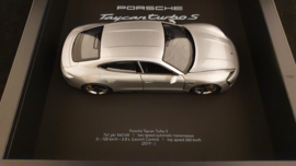 Porsche Taycan Turbo S Zilvergrijs 3D Framed in schaduwbox - schaal 1:24