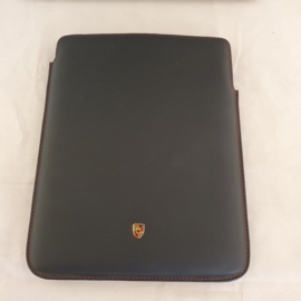 Porsche hoes voor iPad  - zwart met rode stiksels