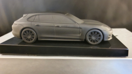 Porsche Panamera GII Turbo - Briefbeschwerer auf sockel - Porsche museum