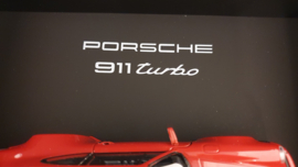 Porsche 911 930 3.0 Turbo 3D Eingerahmt in Schattenbox - Maßstab 1:24